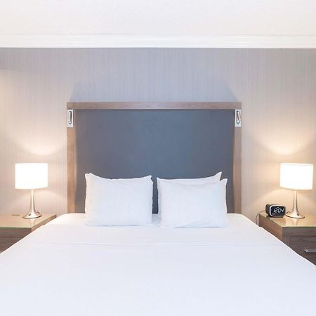 Sandman Signature Lethbridge Lodge Bagian luar foto