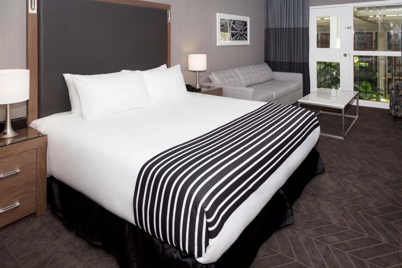 Sandman Signature Lethbridge Lodge Bagian luar foto