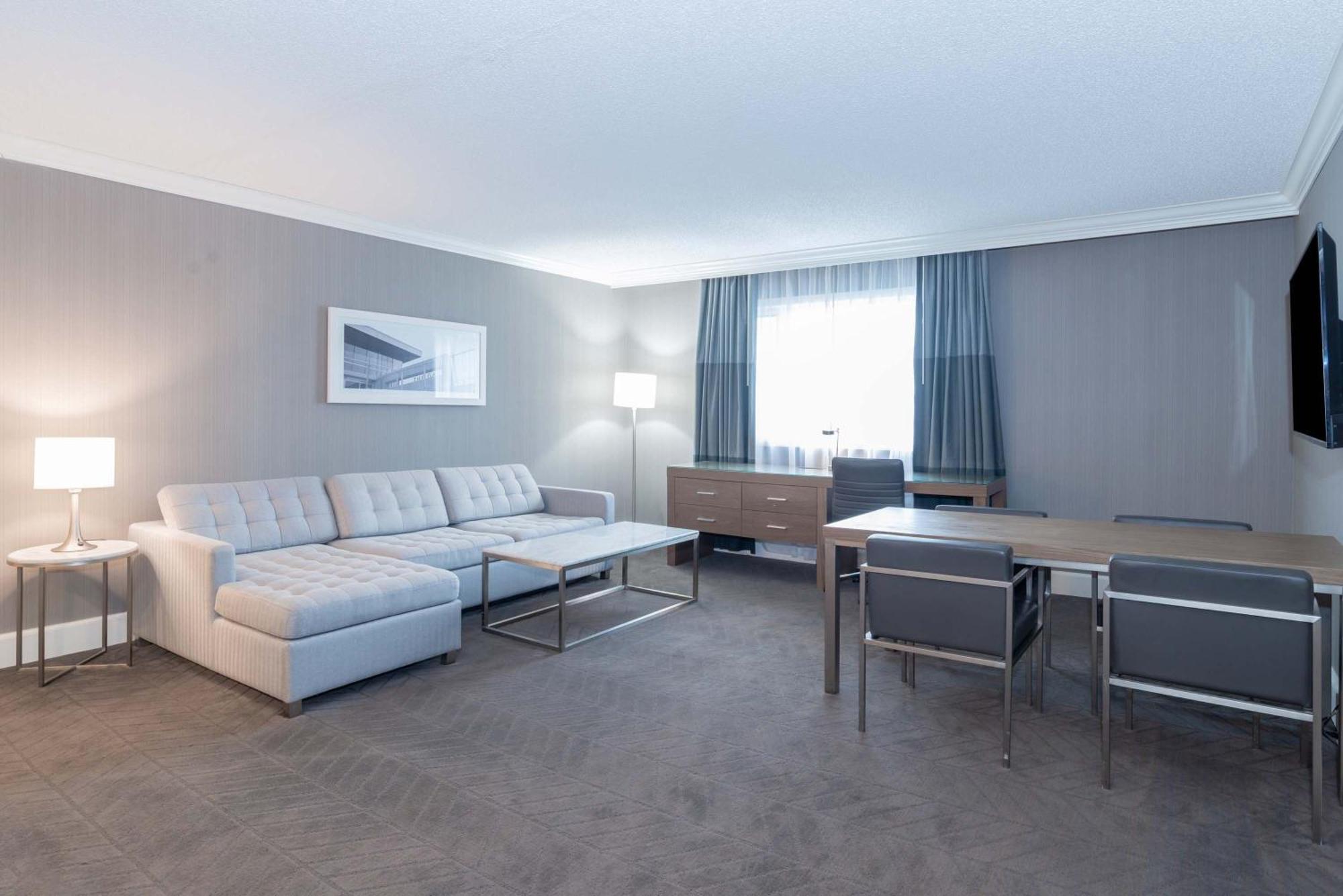 Sandman Signature Lethbridge Lodge Bagian luar foto