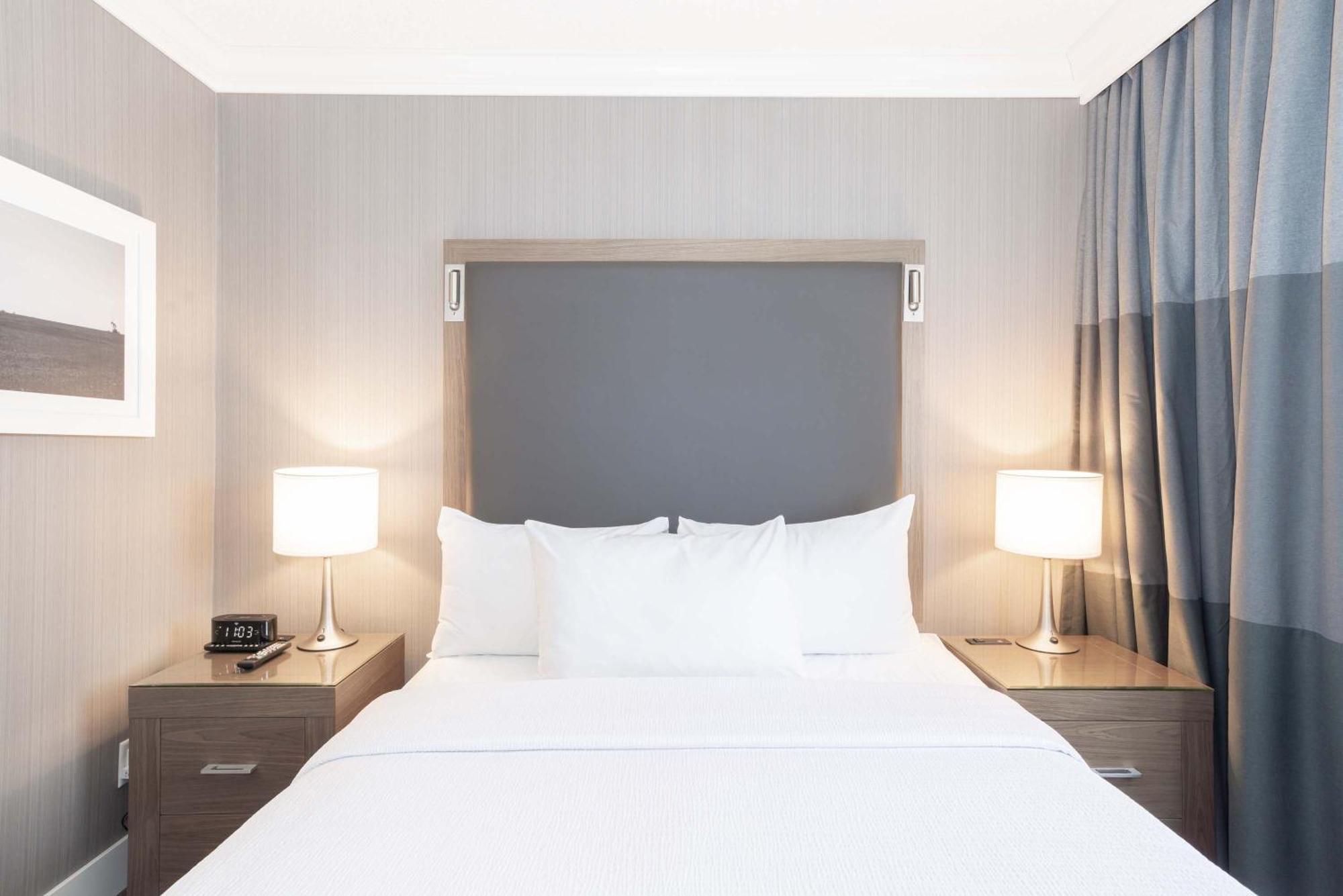 Sandman Signature Lethbridge Lodge Bagian luar foto