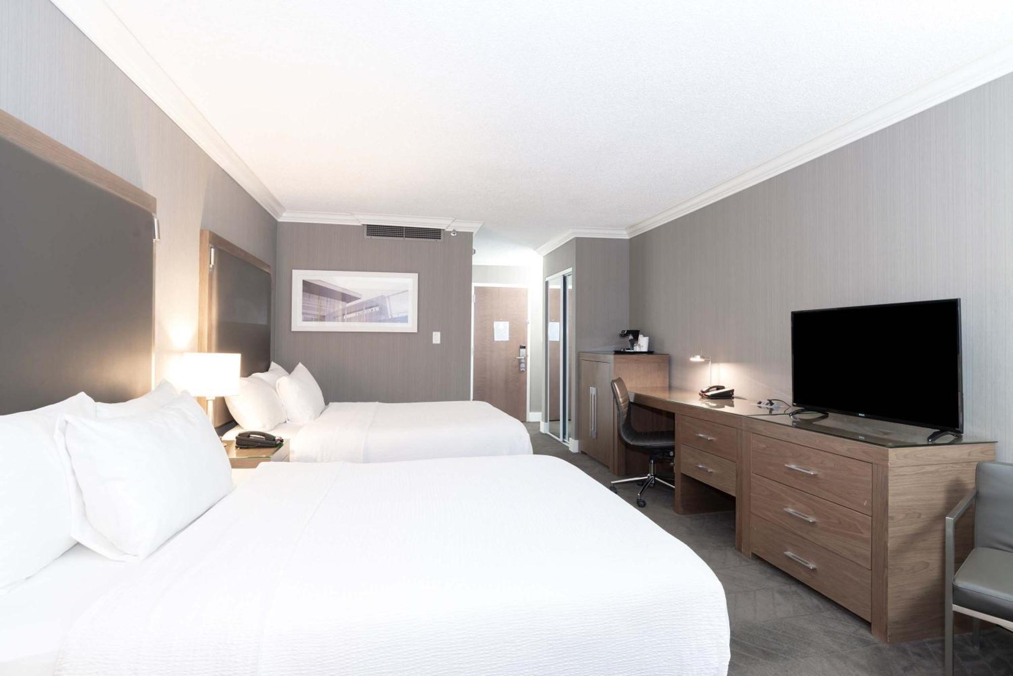 Sandman Signature Lethbridge Lodge Bagian luar foto