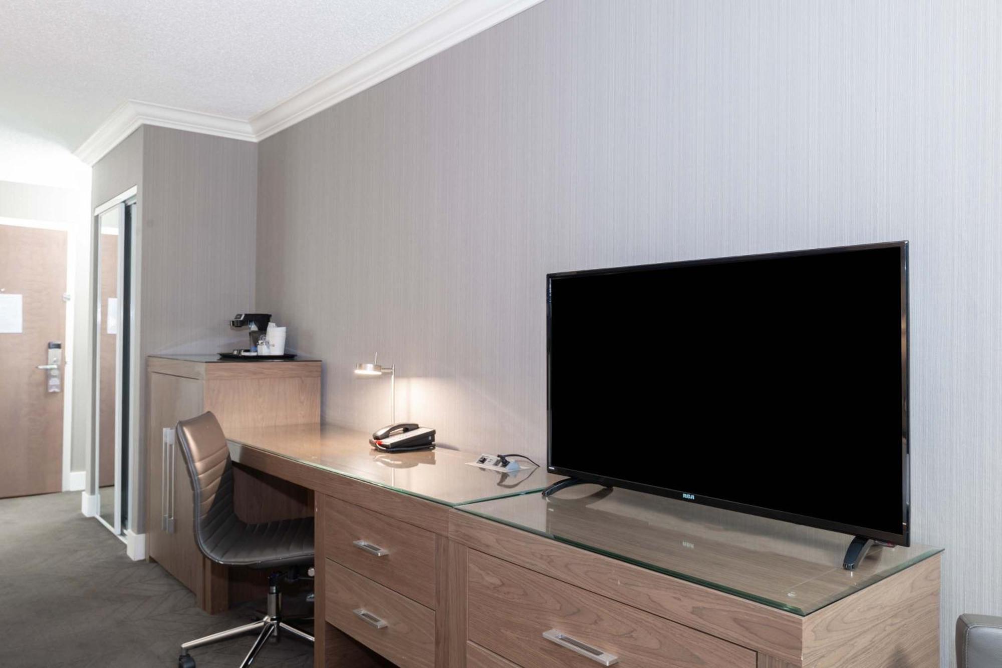 Sandman Signature Lethbridge Lodge Bagian luar foto