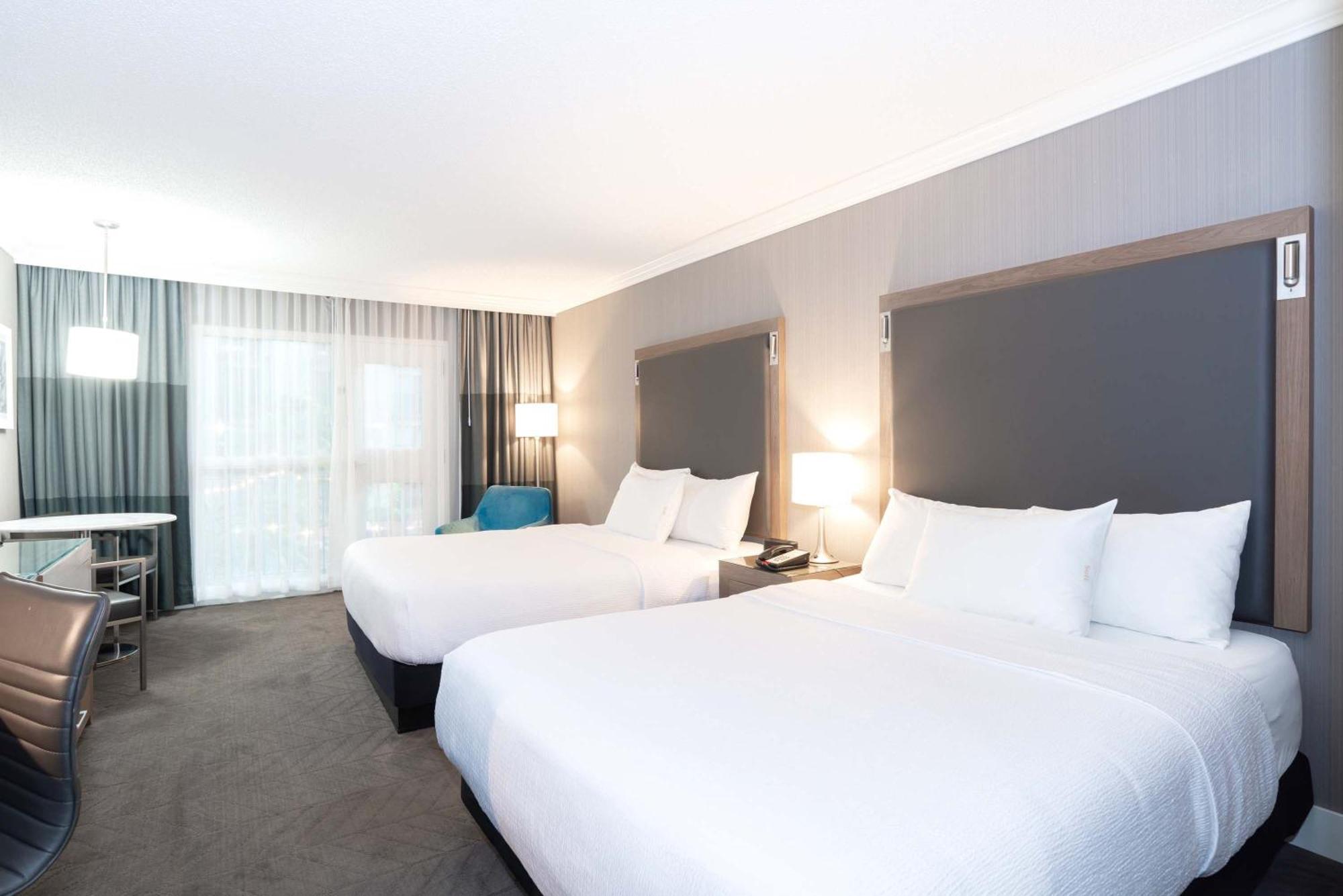 Sandman Signature Lethbridge Lodge Bagian luar foto