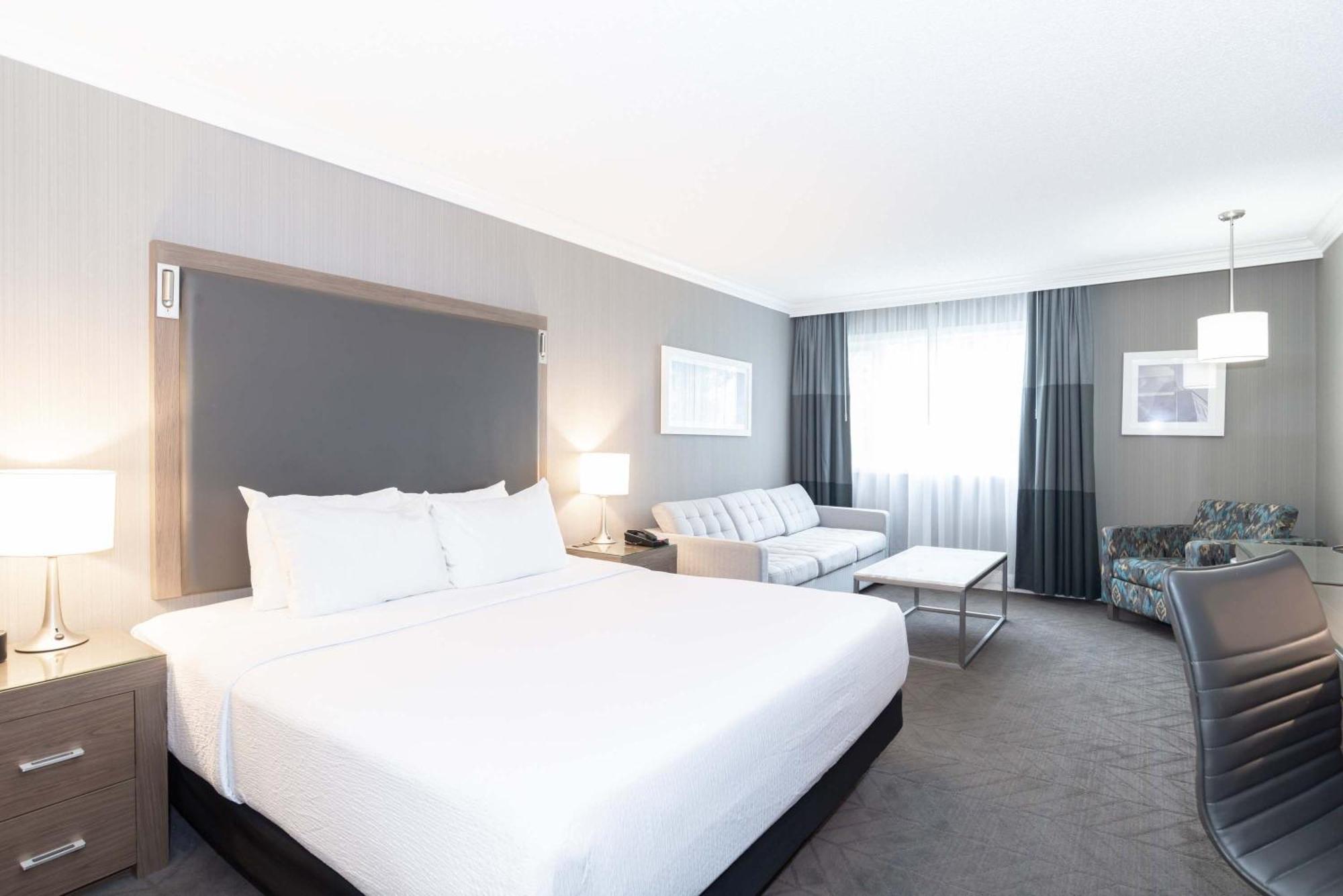 Sandman Signature Lethbridge Lodge Bagian luar foto