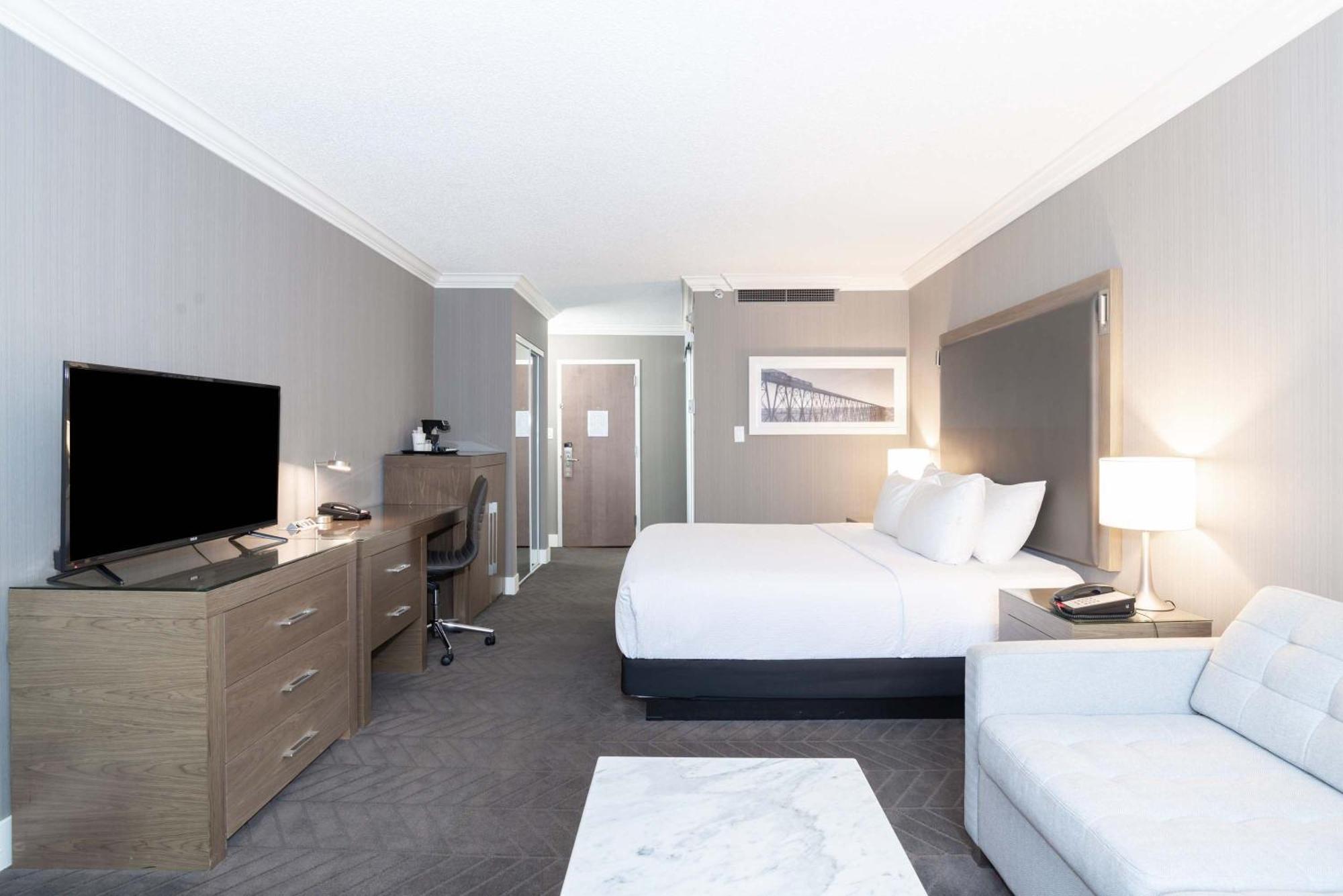 Sandman Signature Lethbridge Lodge Bagian luar foto