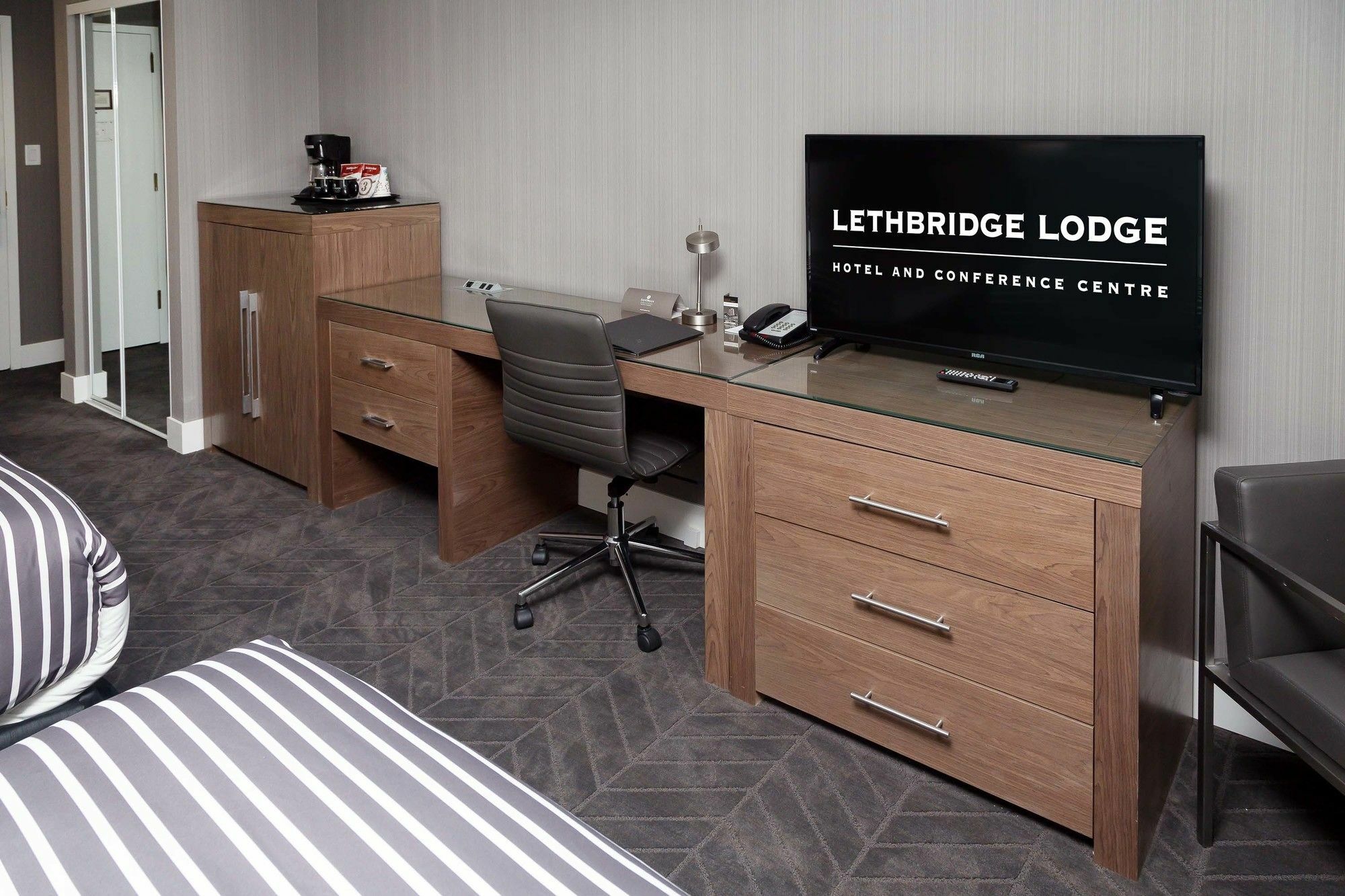 Sandman Signature Lethbridge Lodge Bagian luar foto